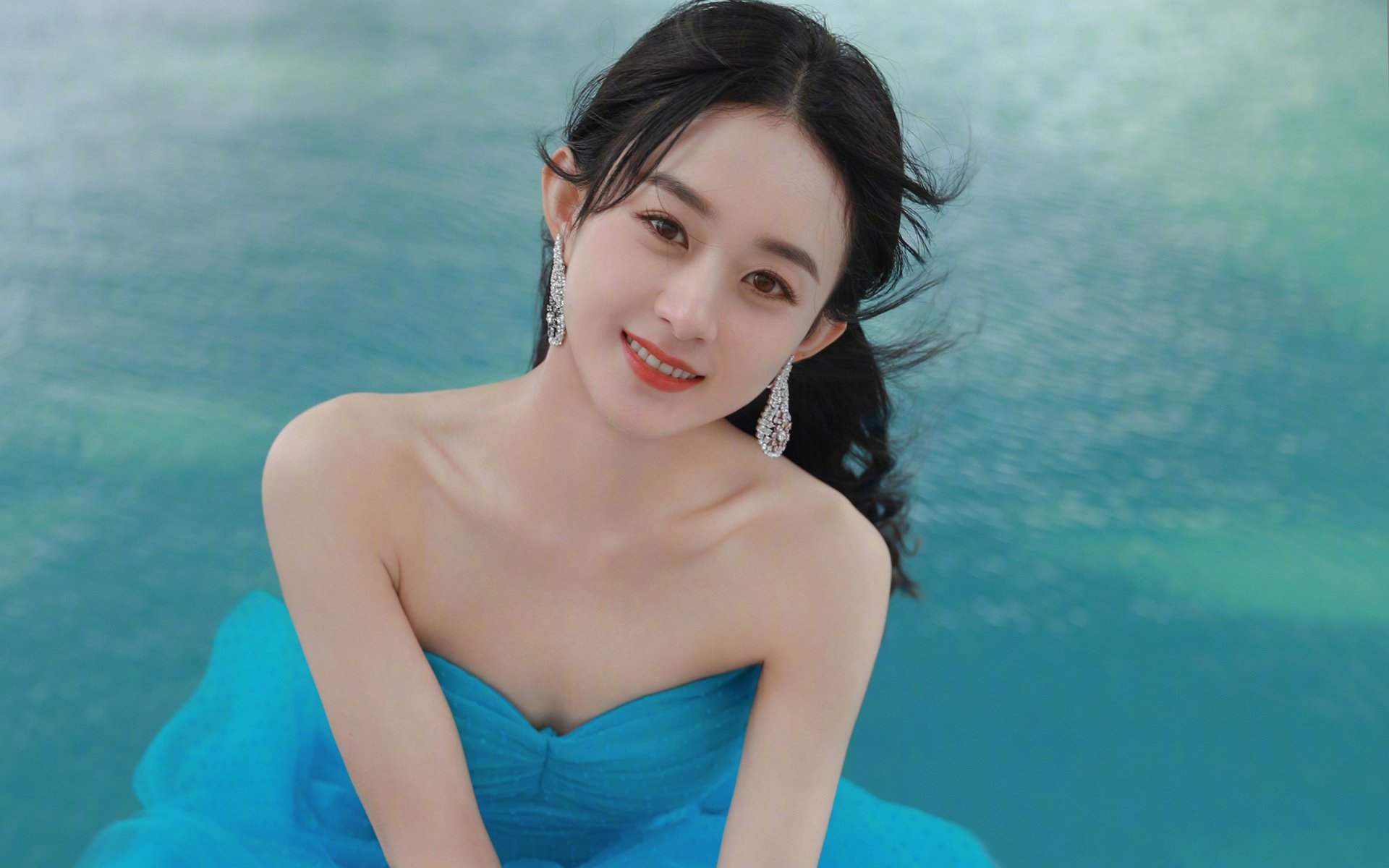 法兰克福球员展现出强大实力，轻松击败对手，法兰克福队史球星