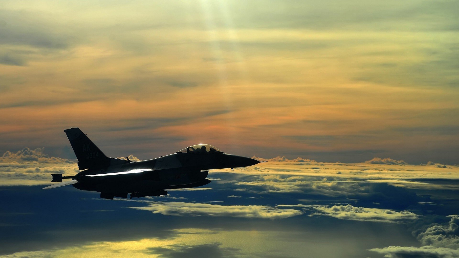 诺里奇积极尝试三前锋阵型调整,诺里奇足球